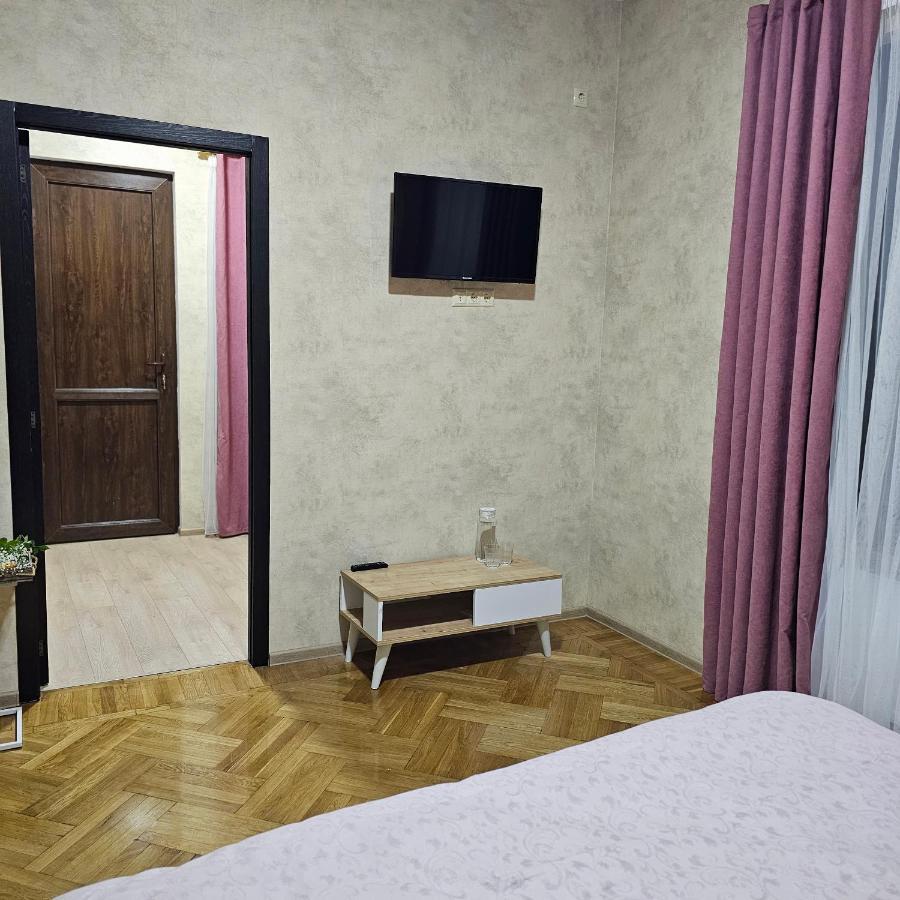 Memory Basket Hotel Koetaisi Buitenkant foto