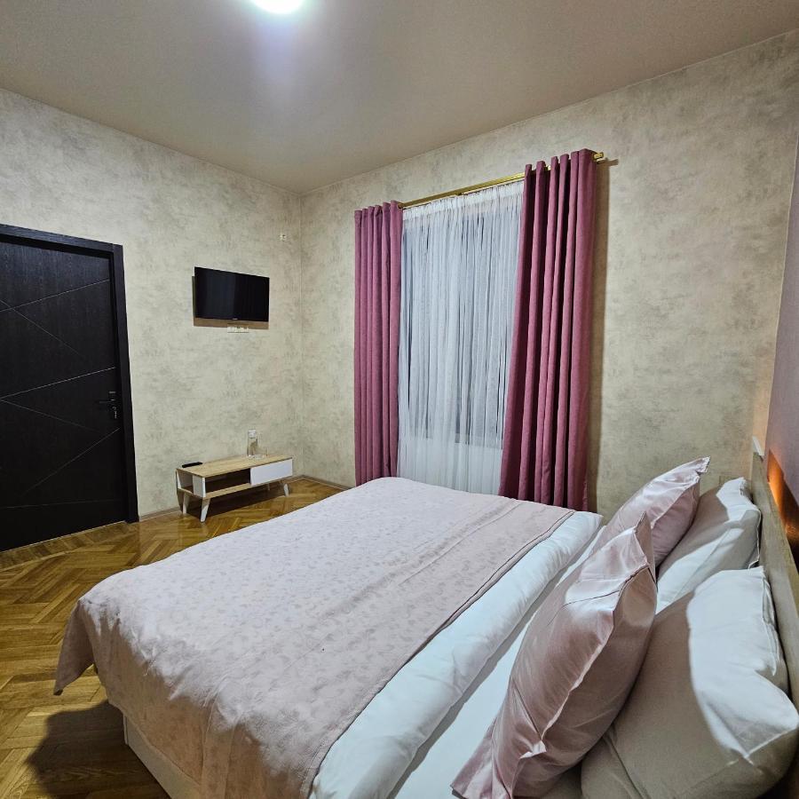 Memory Basket Hotel Koetaisi Buitenkant foto