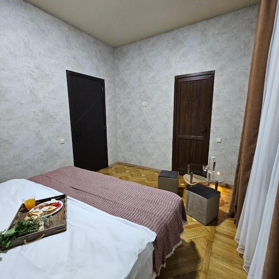 Memory Basket Hotel Koetaisi Buitenkant foto