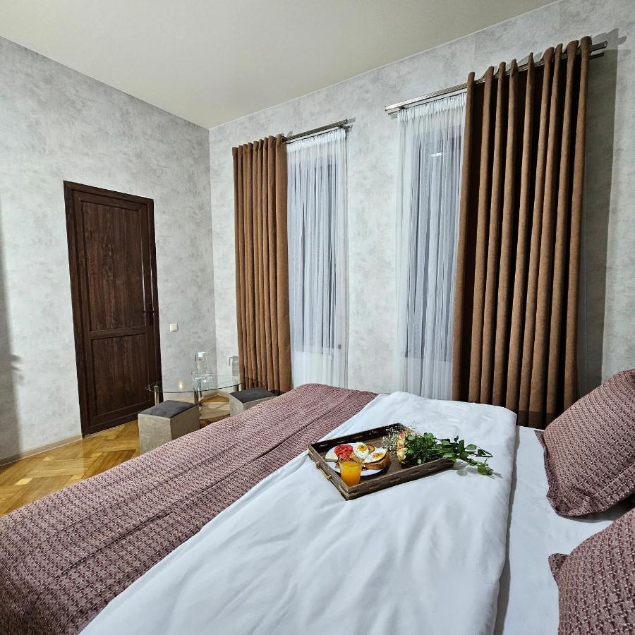 Memory Basket Hotel Koetaisi Buitenkant foto