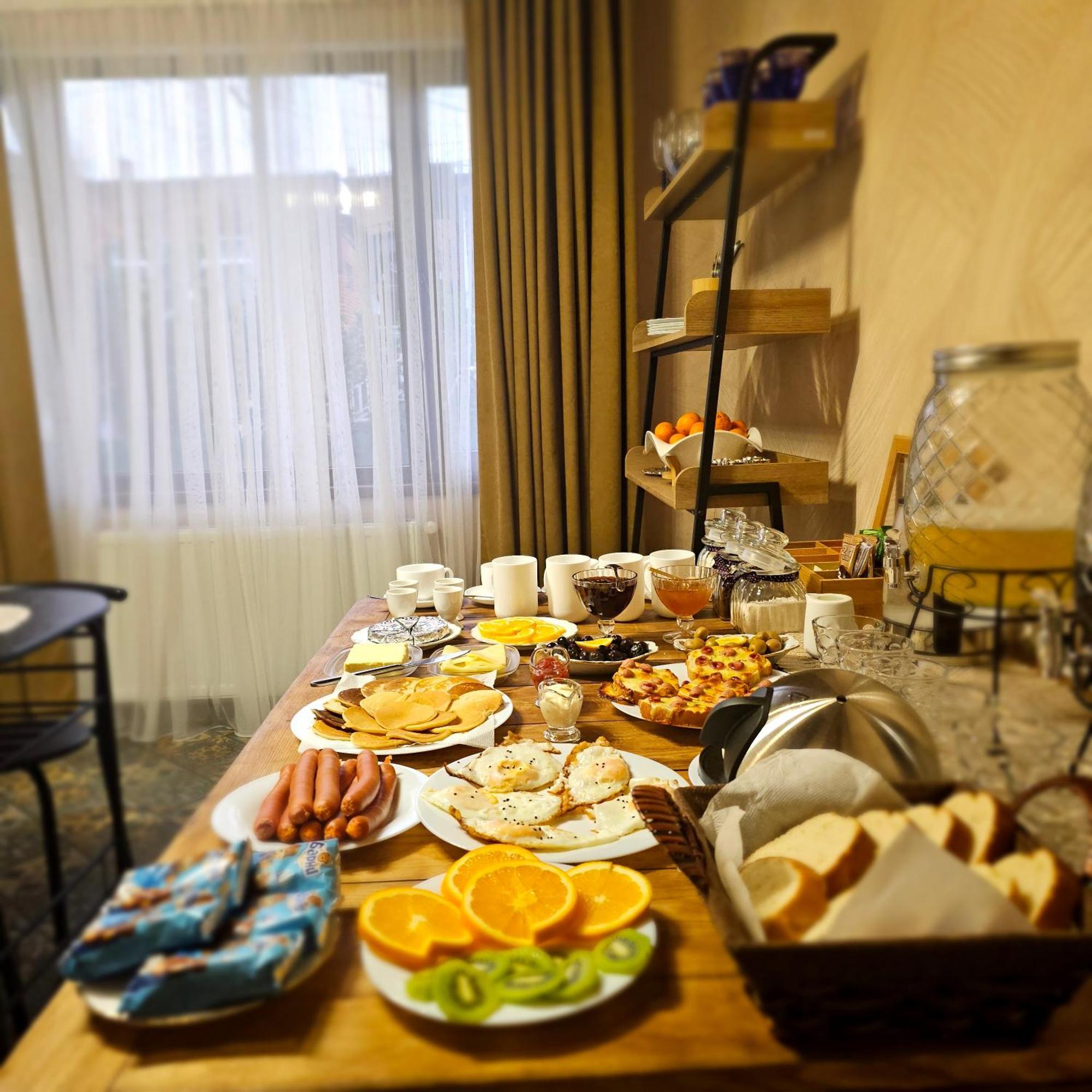 Memory Basket Hotel Koetaisi Buitenkant foto