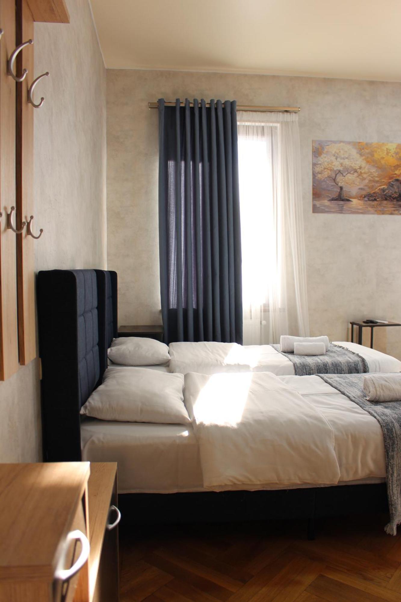 Memory Basket Hotel Koetaisi Buitenkant foto