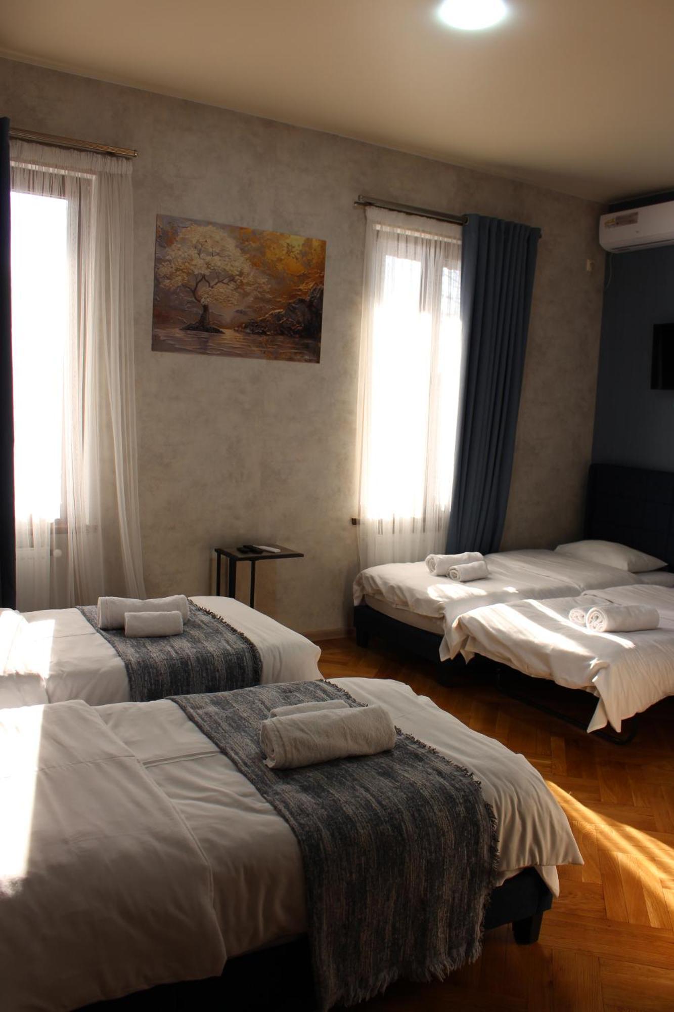 Memory Basket Hotel Koetaisi Buitenkant foto