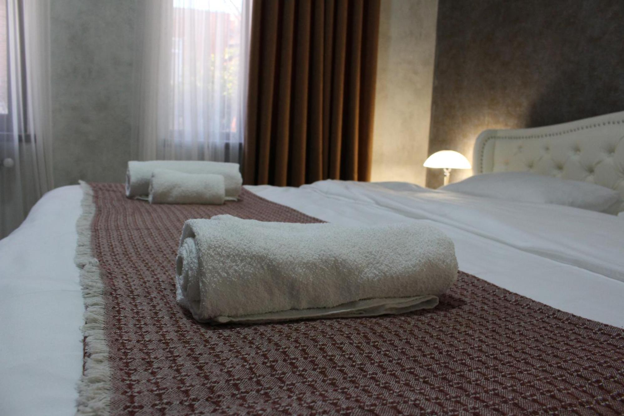 Memory Basket Hotel Koetaisi Buitenkant foto